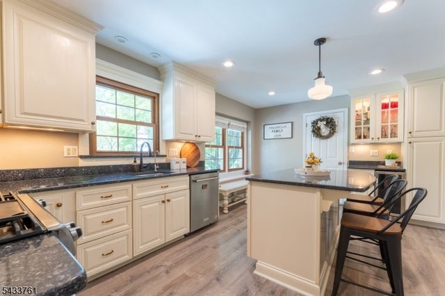 301 Heritage Dr, Readington Twp., NJ 08889