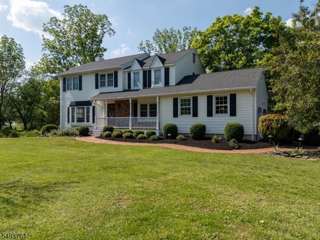 301 Heritage Dr, Readington Twp., NJ 08889