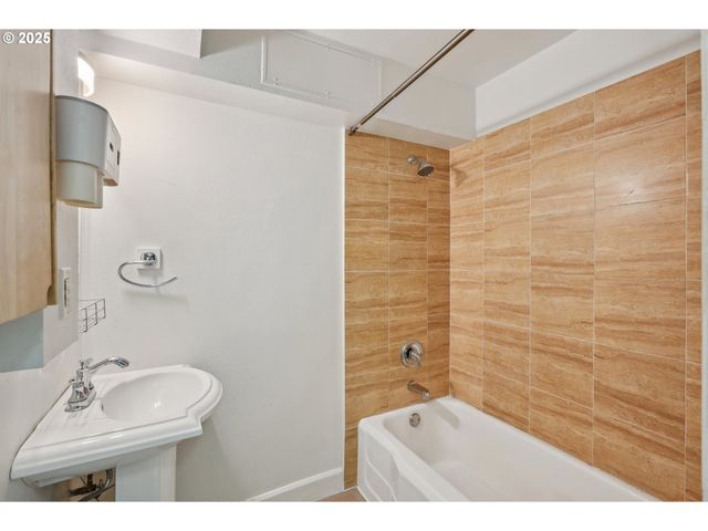 1205 Sw CARDINELL Dr 604, Portland, OR 97201