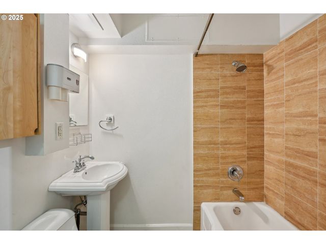 1205 Sw CARDINELL Dr 604, Portland, OR 97201