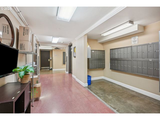 1205 Sw CARDINELL Dr 604, Portland, OR 97201