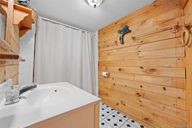 80 Hartwood Club Road, Sparrowbush, NY 12780