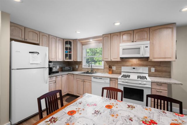 80 Hartwood Club Road, Sparrowbush, NY 12780