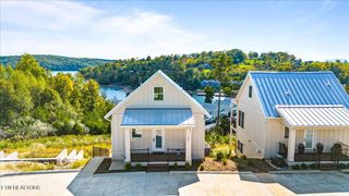 150 E Harbor View Lane, Lafollette, TN 37766