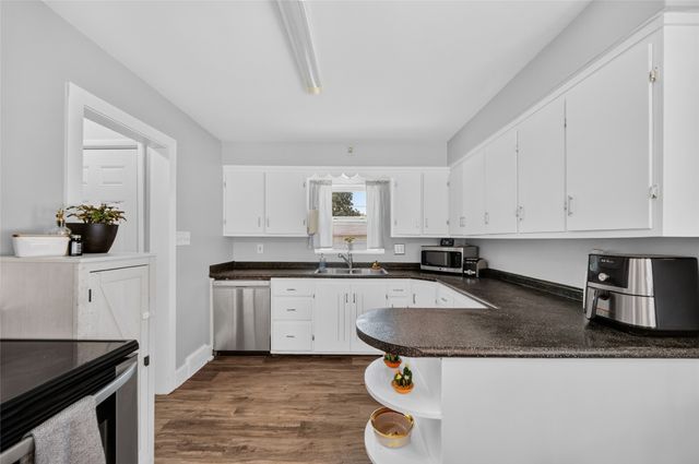 2420 Logan Avenue, Des Moines, IA 50317