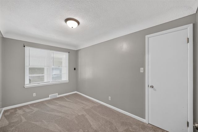 2420 Logan Avenue, Des Moines, IA 50317