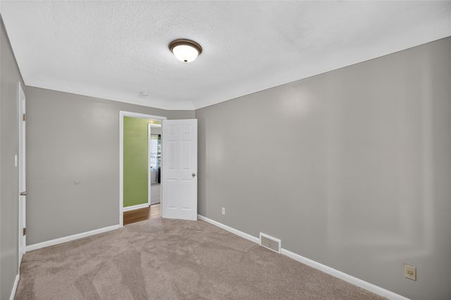 2420 Logan Avenue, Des Moines, IA 50317