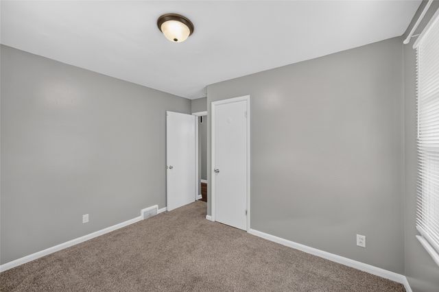 2420 Logan Avenue, Des Moines, IA 50317