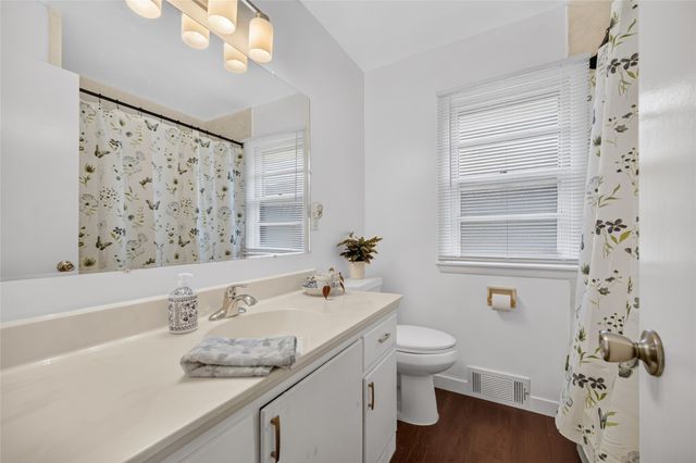 2420 Logan Avenue, Des Moines, IA 50317
