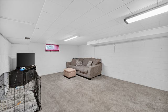2420 Logan Avenue, Des Moines, IA 50317
