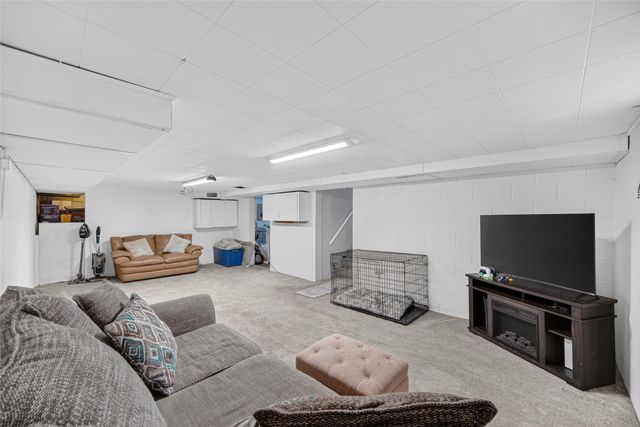 2420 Logan Avenue, Des Moines, IA 50317
