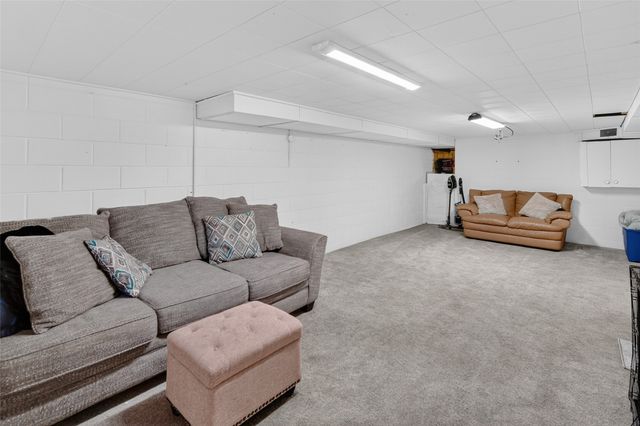 2420 Logan Avenue, Des Moines, IA 50317