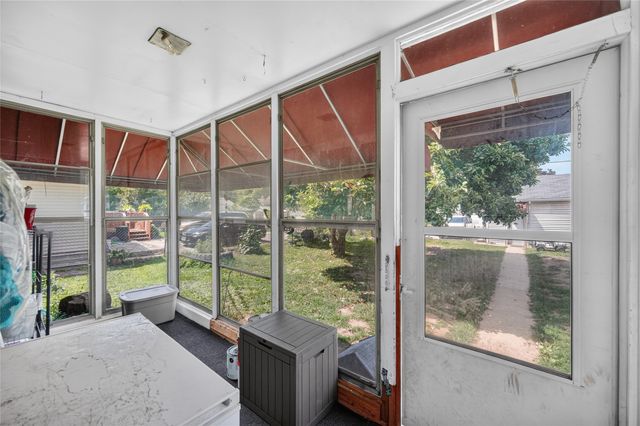 2420 Logan Avenue, Des Moines, IA 50317