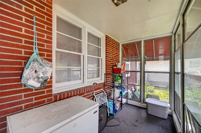 2420 Logan Avenue, Des Moines, IA 50317