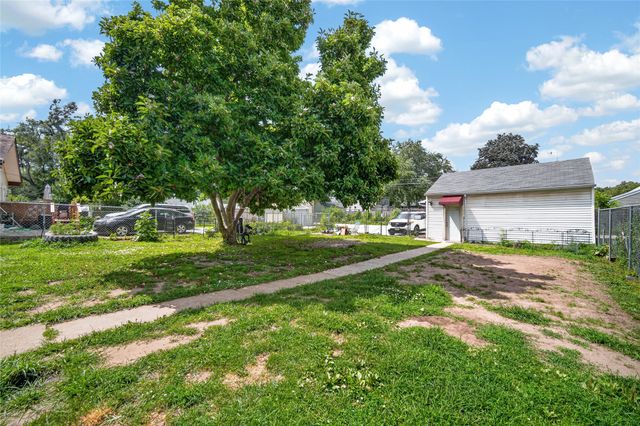 2420 Logan Avenue, Des Moines, IA 50317