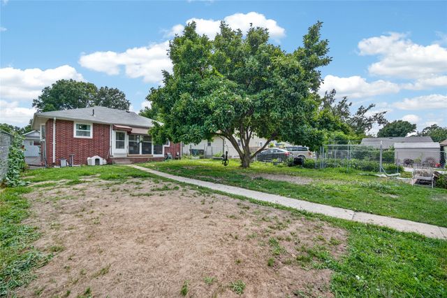 2420 Logan Avenue, Des Moines, IA 50317