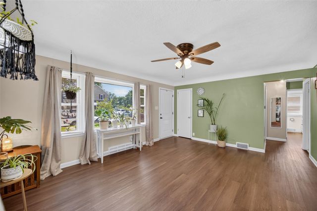 2420 Logan Avenue, Des Moines, IA 50317