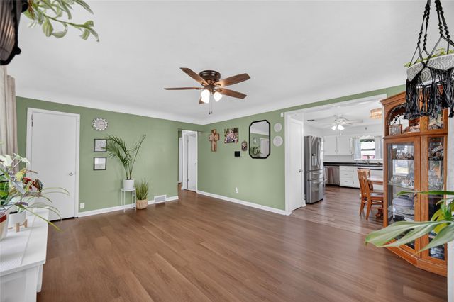 2420 Logan Avenue, Des Moines, IA 50317