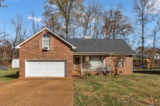 208 Beechbrook Ct, White House, TN 37188