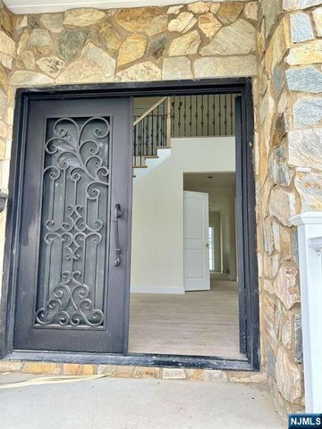 178 Leonard Place, North Arlington, NJ 07031