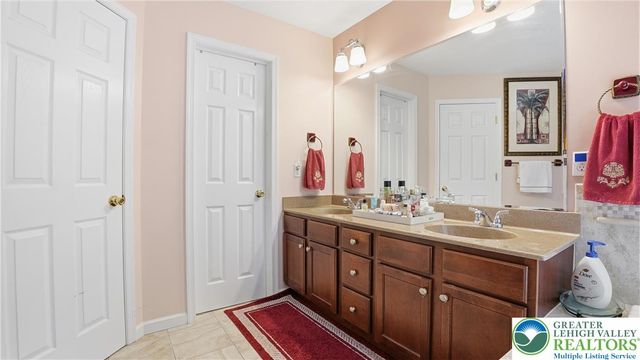 603 Washington XING, East Stroudsburg, PA 18301