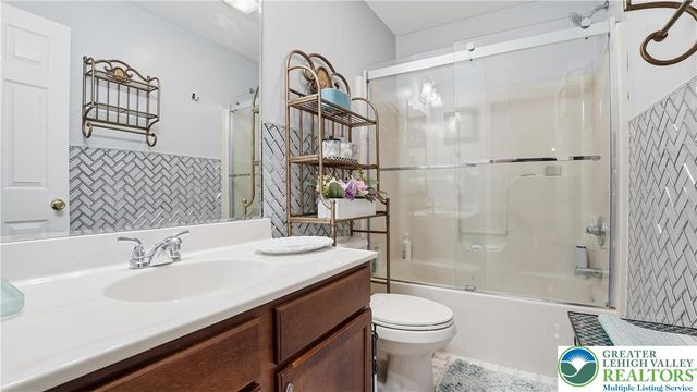 603 Washington XING, East Stroudsburg, PA 18301