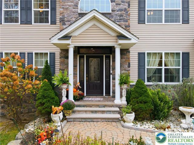 603 Washington XING, East Stroudsburg, PA 18301