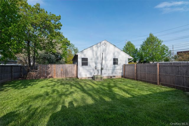 359 Moffitt Boulevard, Islip, NY 11751