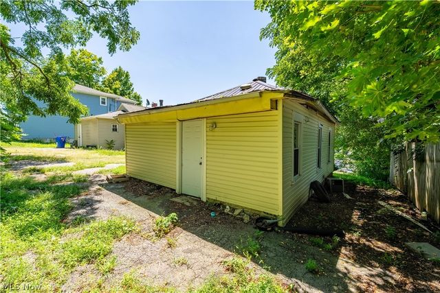 161 Fernwood Avenue, Barberton, OH 44203