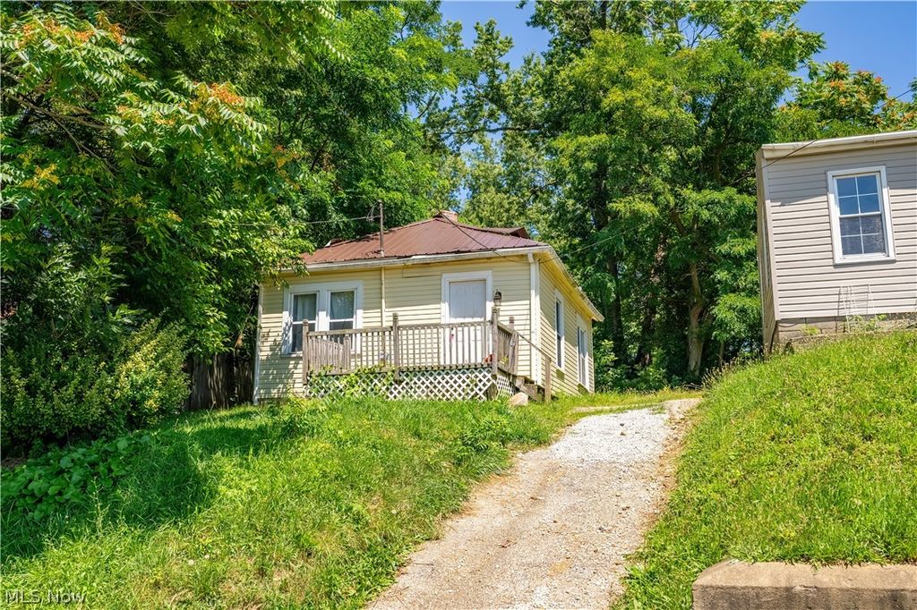 161 Fernwood Avenue, Barberton, OH 44203