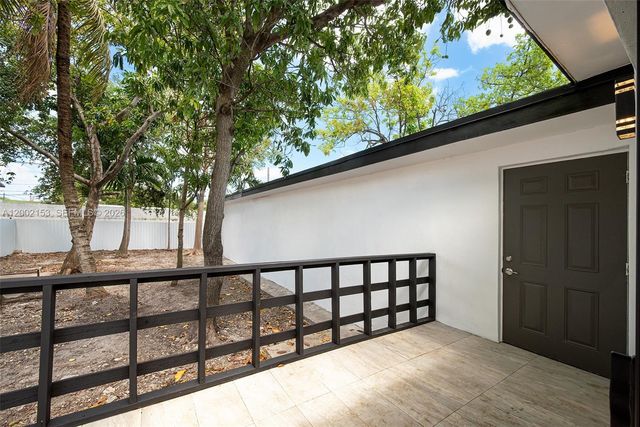 1385 NW 28th St, Miami, FL 33142