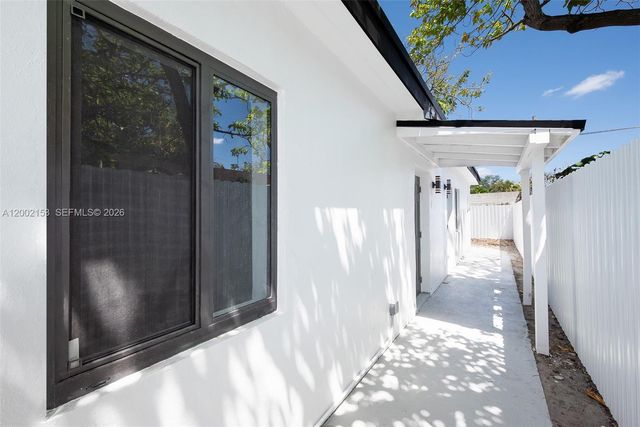 1385 NW 28th St, Miami, FL 33142