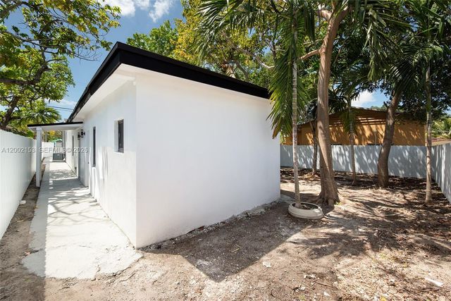 1385 NW 28th St, Miami, FL 33142