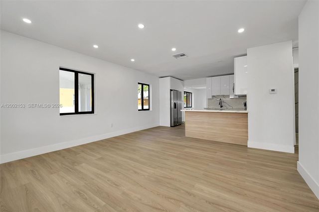 1385 NW 28th St, Miami, FL 33142