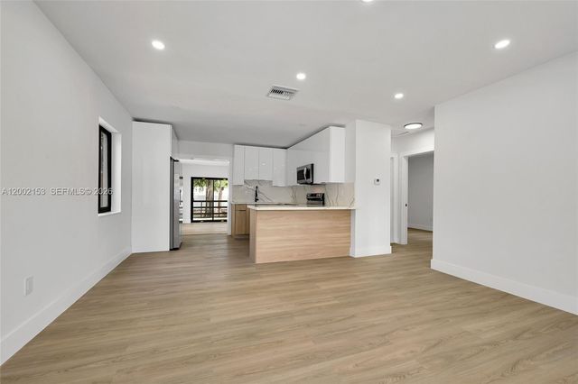 1385 NW 28th St, Miami, FL 33142