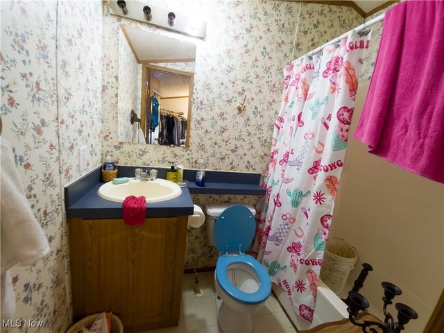 49088 Little Mcmahon Creek Road, St Clairsville, OH 43950