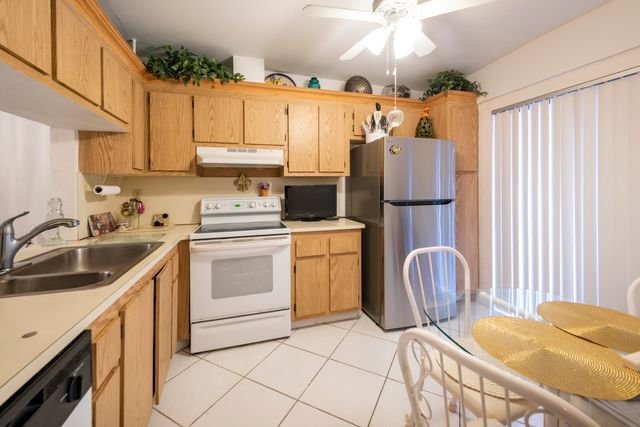 9279 Wedgewood Drive B20, Tamarac, FL 33321