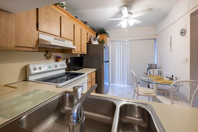 9279 Wedgewood Drive B20, Tamarac, FL 33321