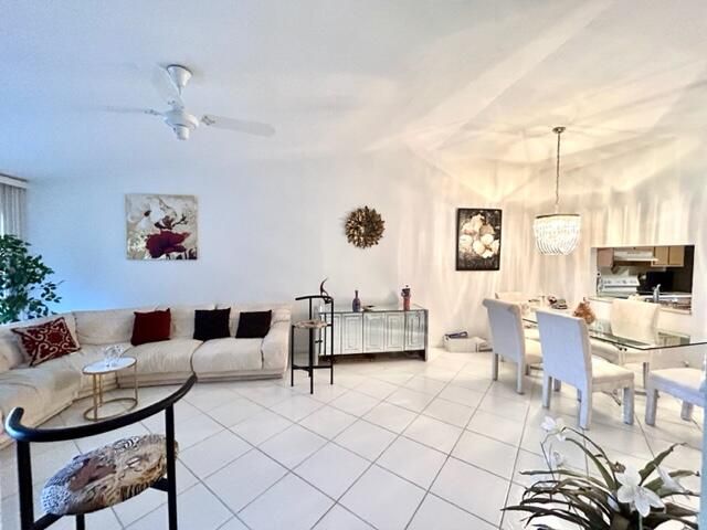 9279 Wedgewood Drive B20, Tamarac, FL 33321