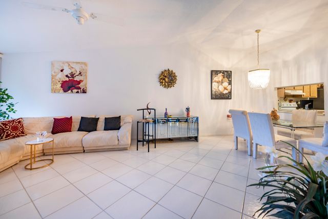 9279 Wedgewood Drive B20, Tamarac, FL 33321