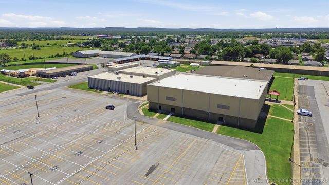 1009 S Chickasaw Street, Skiatook, OK 74070