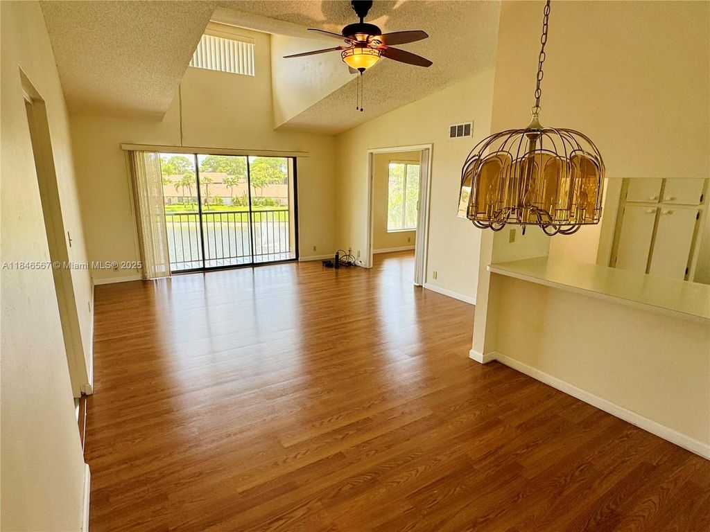 806 Sky Pine Way H3, Green Acres, FL 33415