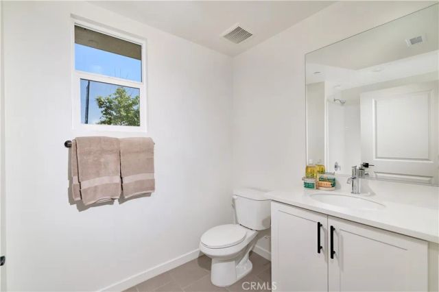 12903 Paradiso Drive 101, Eastvale, CA 92880