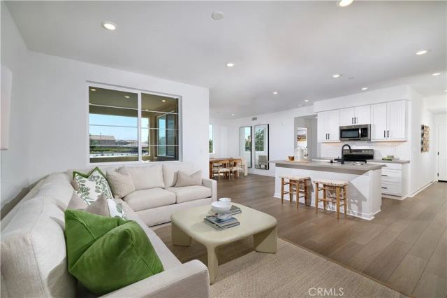 12903 Paradiso Drive 101, Eastvale, CA 92880