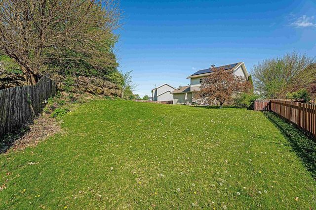10 BANNER Circle, Madison, WI 53718