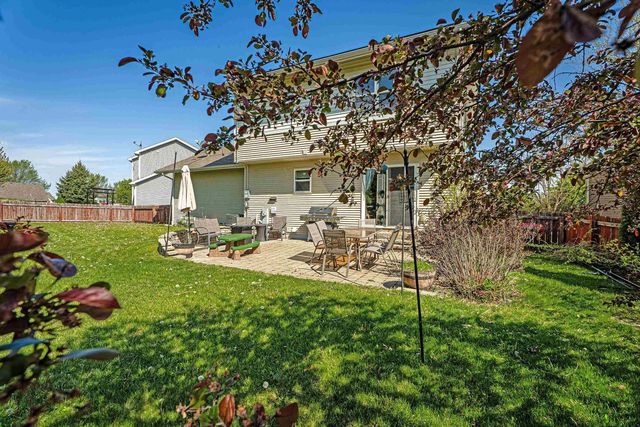 10 BANNER Circle, Madison, WI 53718