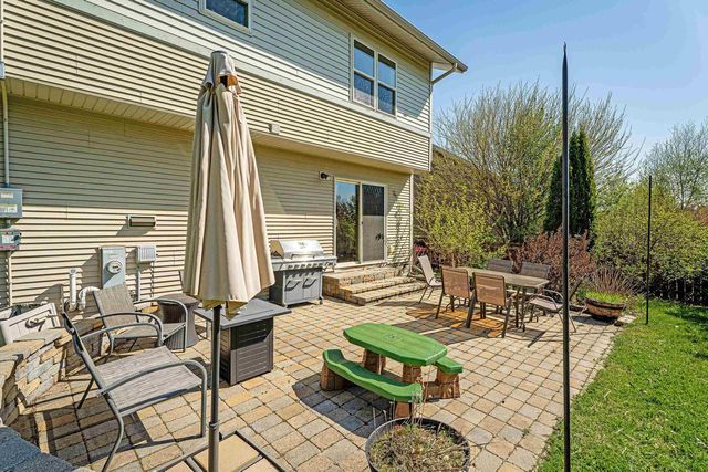 10 BANNER Circle, Madison, WI 53718