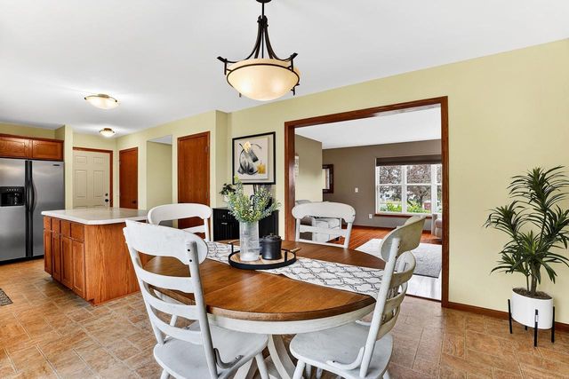 10 BANNER Circle, Madison, WI 53718