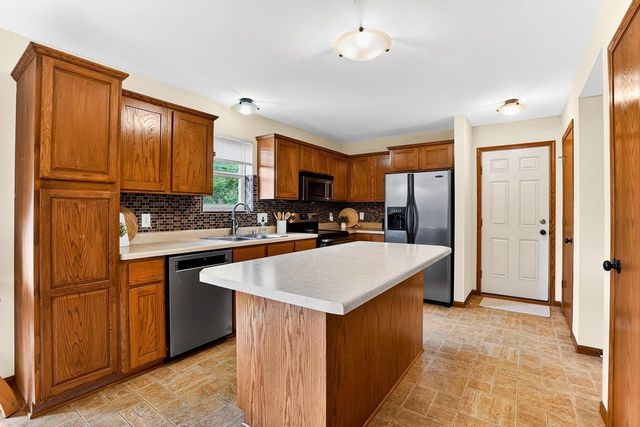 10 BANNER Circle, Madison, WI 53718