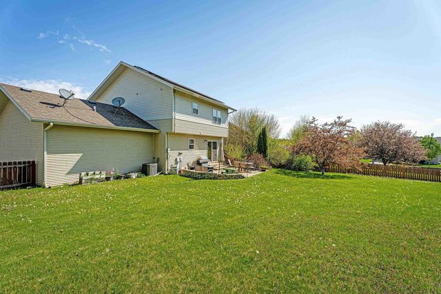10 BANNER Circle, Madison, WI 53718